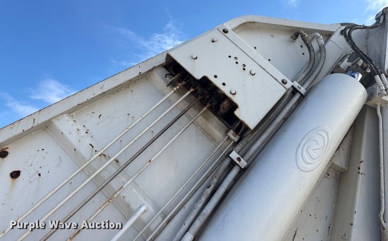 image for item FK1034 2009 International 7300 refuse truck