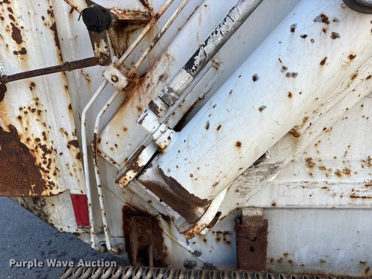 image for item FK1034 2009 International 7300 refuse truck