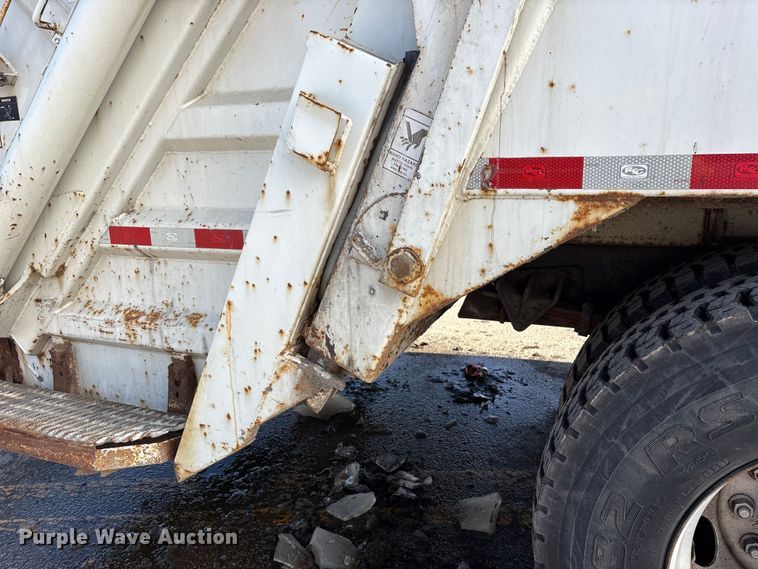 image for item FK1034 2009 International 7300 refuse truck