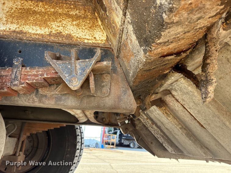 image for item FK1034 2009 International 7300 refuse truck