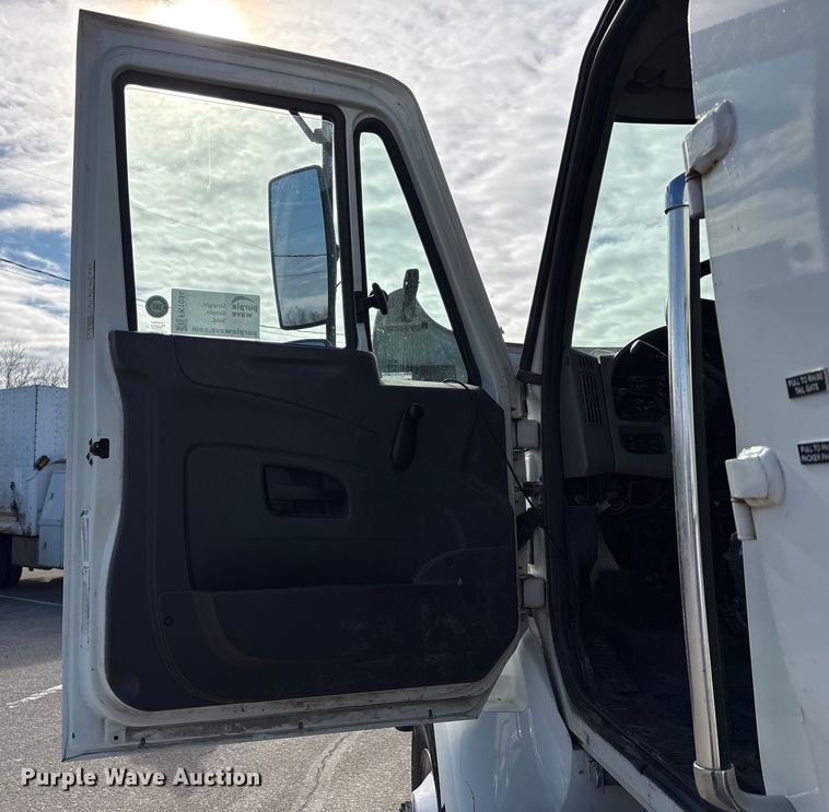 image for item FK1034 2009 International 7300 refuse truck