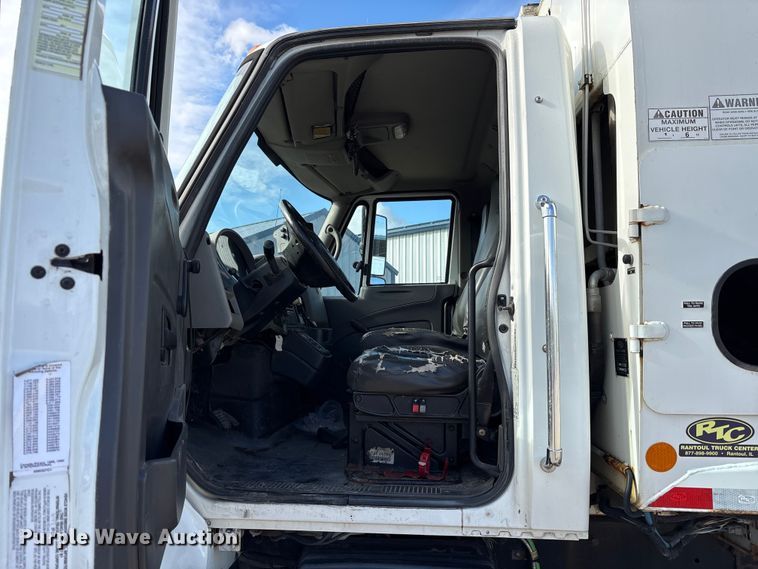 image for item FK1034 2009 International 7300 refuse truck