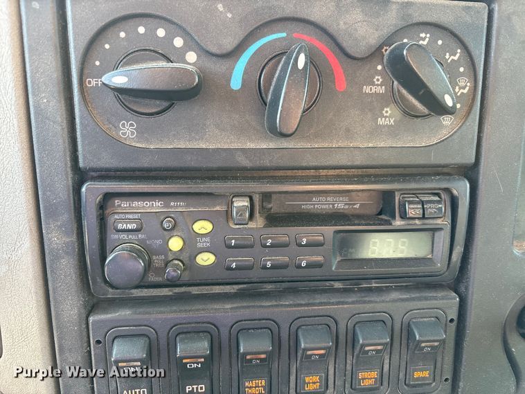 image for item FK1034 2009 International 7300 refuse truck