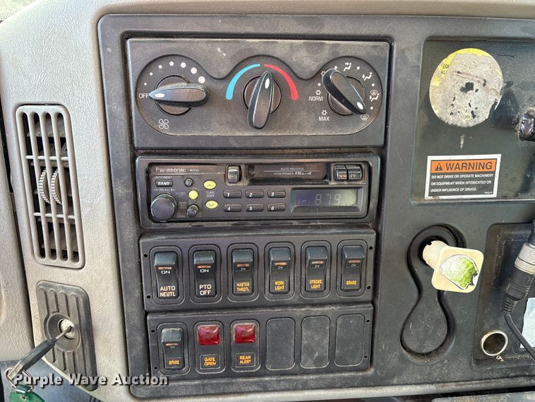 image for item FK1034 2009 International 7300 refuse truck