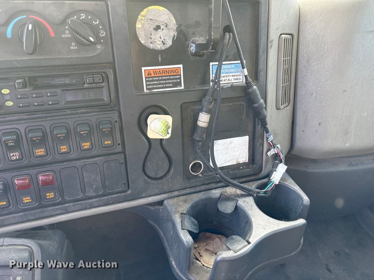 image for item FK1034 2009 International 7300 refuse truck