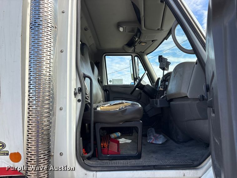 image for item FK1034 2009 International 7300 refuse truck