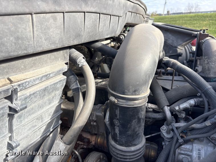 image for item FK1034 2009 International 7300 refuse truck