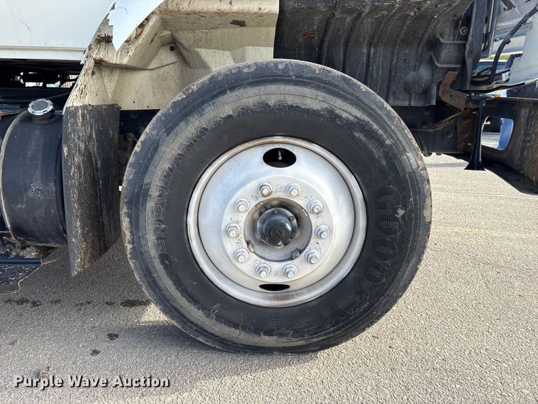 image for item FK1034 2009 International 7300 refuse truck