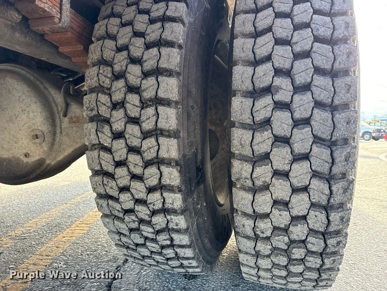 image for item FK1034 2009 International 7300 refuse truck