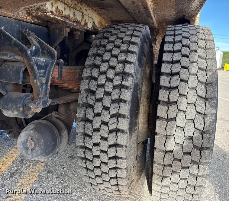 image for item FK1034 2009 International 7300 refuse truck