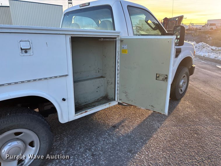 image for item OE9251 2008 Ford F250 Super Duty XL utility bed pickup truck