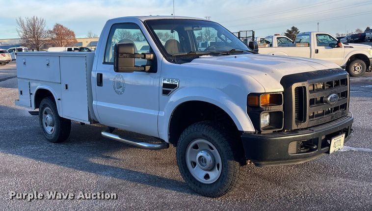 image for item OE9251 2008 Ford F250 Super Duty XL utility bed pickup truck