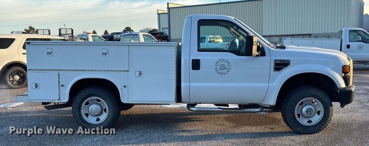 image for item OE9251 2008 Ford F250 Super Duty XL utility bed pickup truck