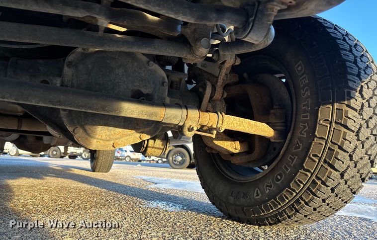 image for item OE9251 2008 Ford F250 Super Duty XL utility bed pickup truck