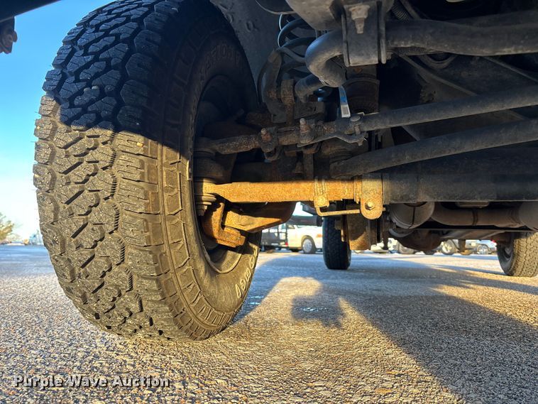 image for item OE9251 2008 Ford F250 Super Duty XL utility bed pickup truck