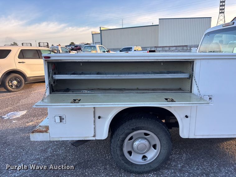 image for item OE9251 2008 Ford F250 Super Duty XL utility bed pickup truck