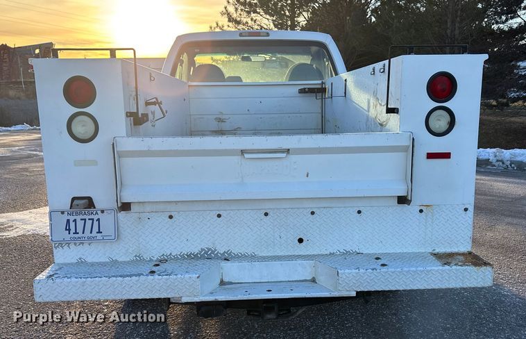 image for item OE9251 2008 Ford F250 Super Duty XL utility bed pickup truck