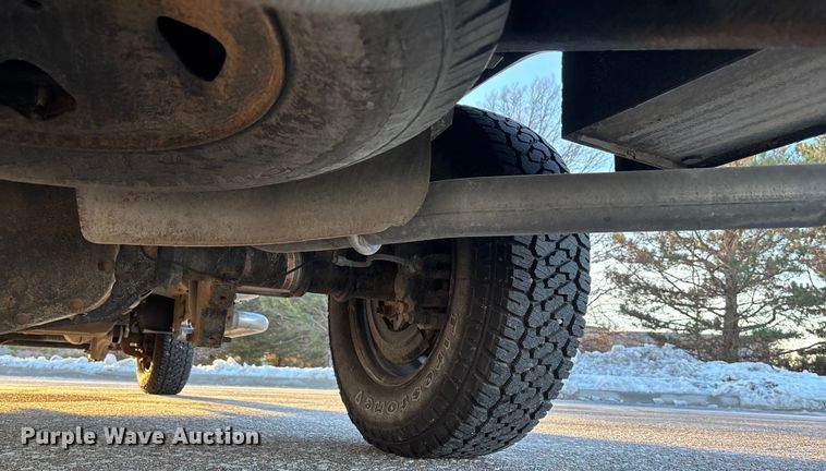 image for item OE9251 2008 Ford F250 Super Duty XL utility bed pickup truck