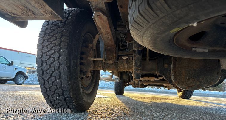 image for item OE9251 2008 Ford F250 Super Duty XL utility bed pickup truck