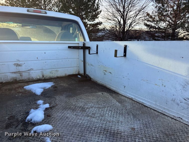 image for item OE9251 2008 Ford F250 Super Duty XL utility bed pickup truck