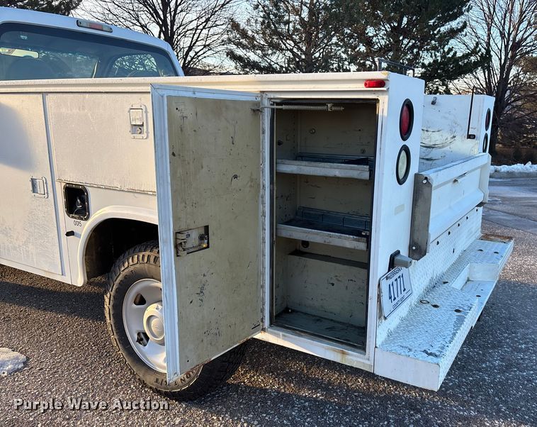 image for item OE9251 2008 Ford F250 Super Duty XL utility bed pickup truck