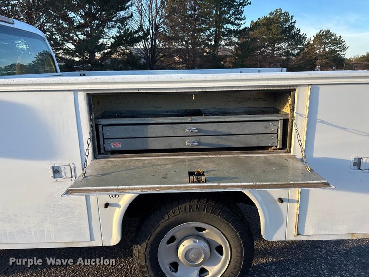 image for item OE9251 2008 Ford F250 Super Duty XL utility bed pickup truck