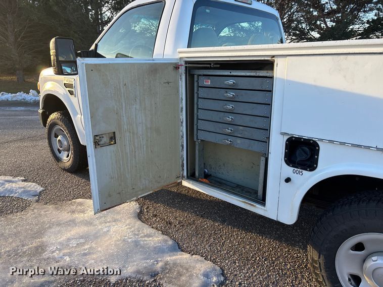 image for item OE9251 2008 Ford F250 Super Duty XL utility bed pickup truck