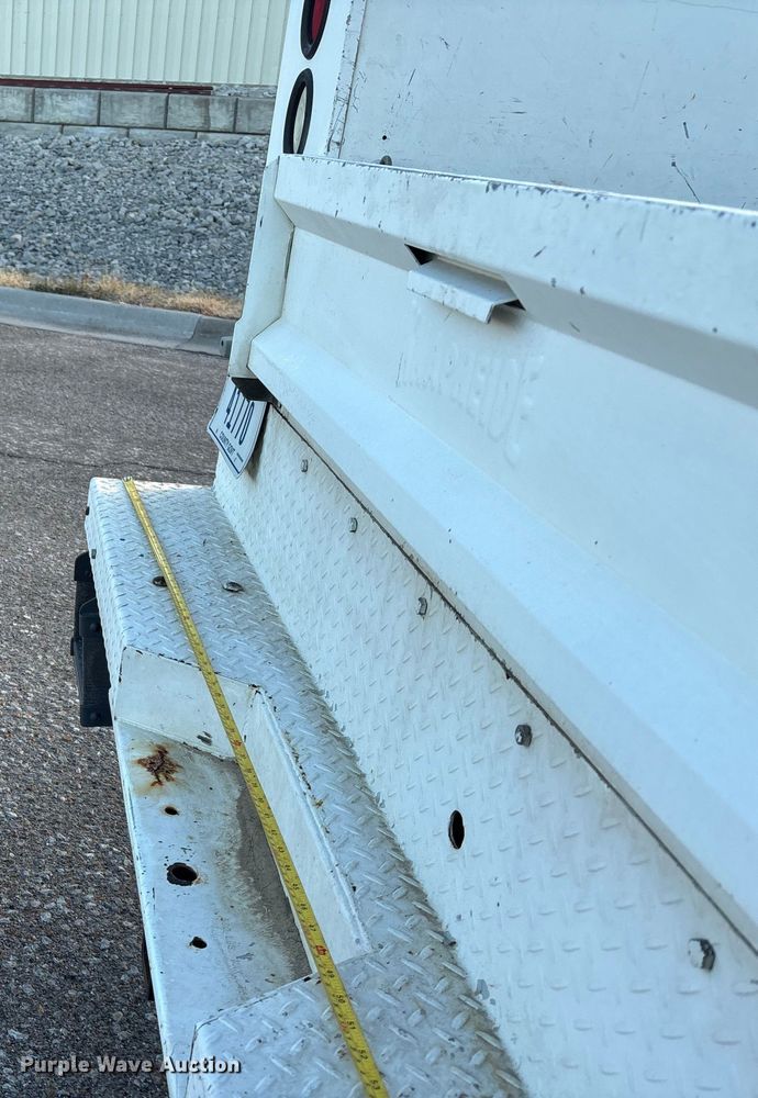 image for item OE9251 2008 Ford F250 Super Duty XL utility bed pickup truck