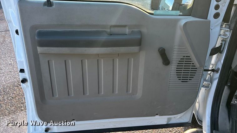 image for item OE9251 2008 Ford F250 Super Duty XL utility bed pickup truck