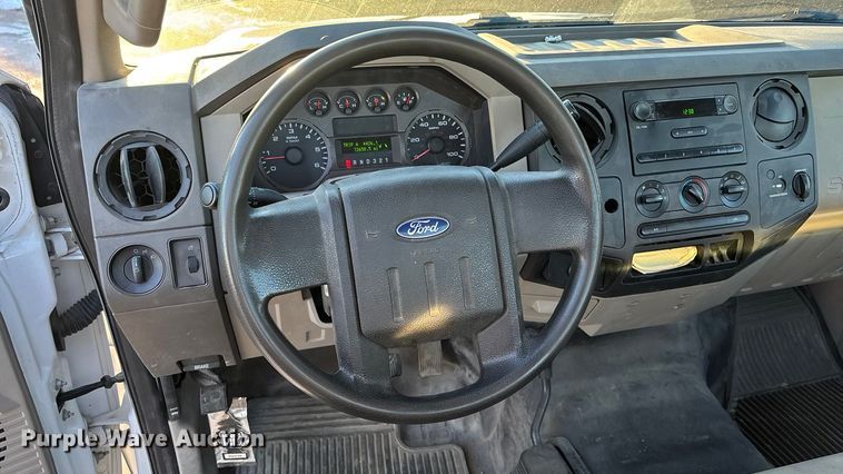 image for item OE9251 2008 Ford F250 Super Duty XL utility bed pickup truck