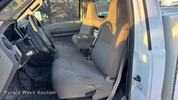 image for item OE9251 2008 Ford F250 Super Duty XL utility bed pickup truck