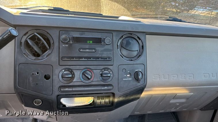 image for item OE9251 2008 Ford F250 Super Duty XL utility bed pickup truck