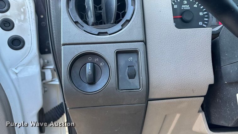 image for item OE9251 2008 Ford F250 Super Duty XL utility bed pickup truck