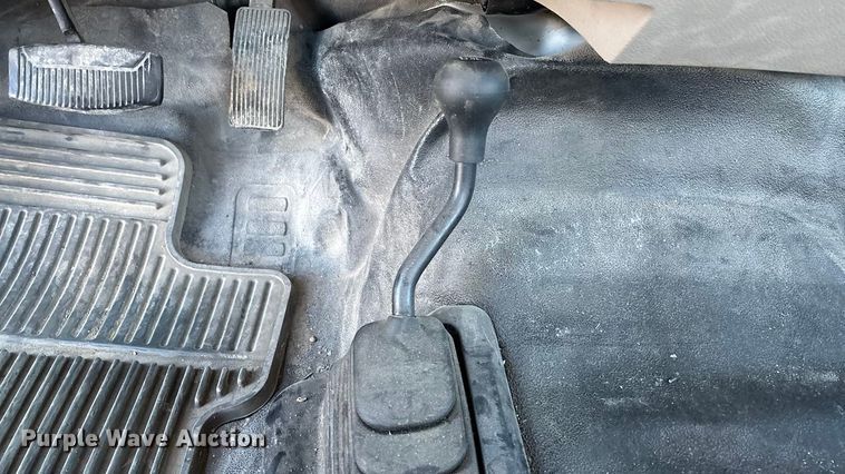 image for item OE9251 2008 Ford F250 Super Duty XL utility bed pickup truck