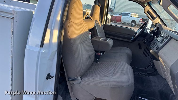 image for item OE9251 2008 Ford F250 Super Duty XL utility bed pickup truck