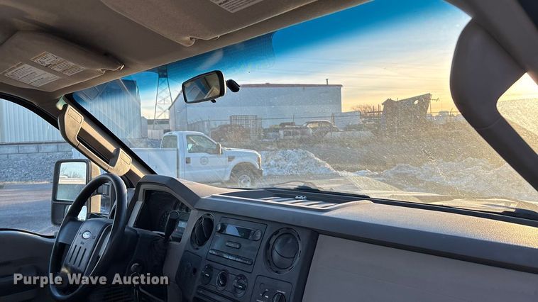 image for item OE9251 2008 Ford F250 Super Duty XL utility bed pickup truck