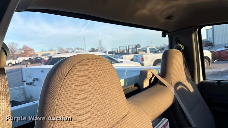 image for item OE9251 2008 Ford F250 Super Duty XL utility bed pickup truck