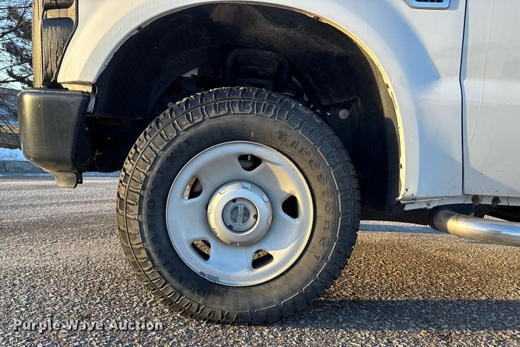 image for item OE9251 2008 Ford F250 Super Duty XL utility bed pickup truck