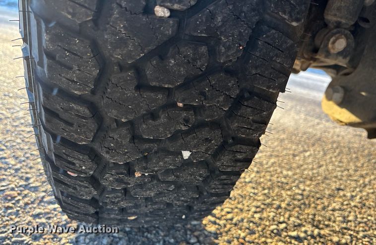 image for item OE9251 2008 Ford F250 Super Duty XL utility bed pickup truck