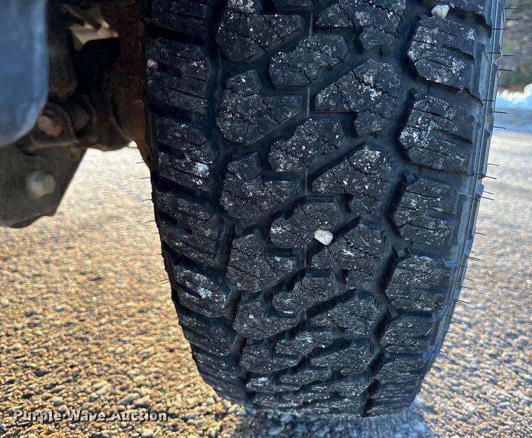 image for item OE9251 2008 Ford F250 Super Duty XL utility bed pickup truck