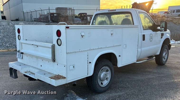 image for item OE9252 2008 Ford F250 Super Duty XL utility bed pickup truck