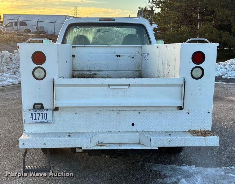 image for item OE9252 2008 Ford F250 Super Duty XL utility bed pickup truck