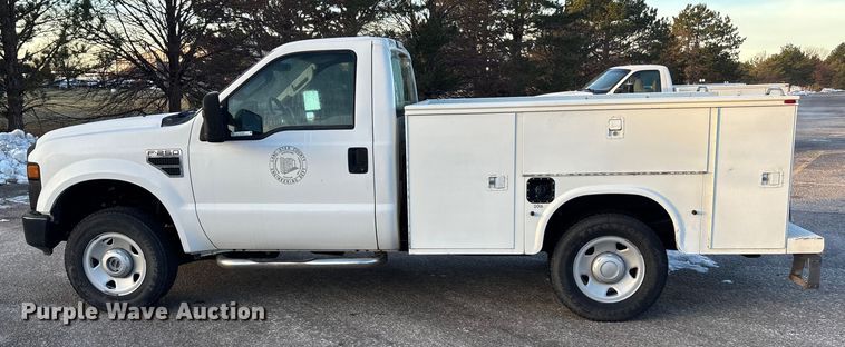 image for item OE9252 2008 Ford F250 Super Duty XL utility bed pickup truck