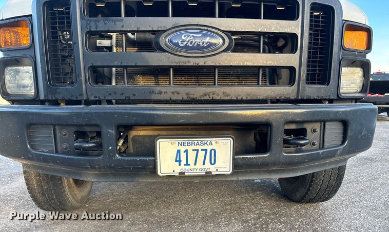 image for item OE9252 2008 Ford F250 Super Duty XL utility bed pickup truck