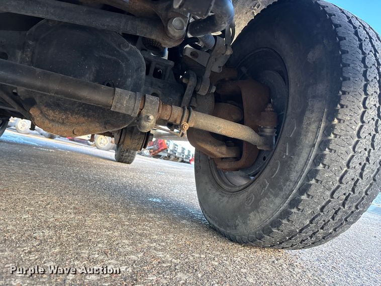 image for item OE9252 2008 Ford F250 Super Duty XL utility bed pickup truck