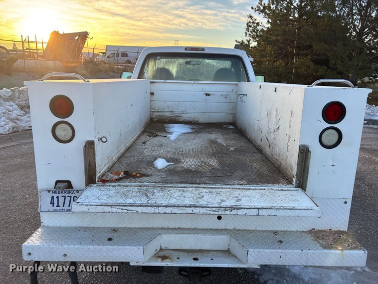 image for item OE9252 2008 Ford F250 Super Duty XL utility bed pickup truck