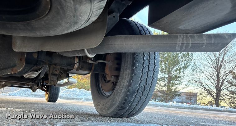 image for item OE9252 2008 Ford F250 Super Duty XL utility bed pickup truck