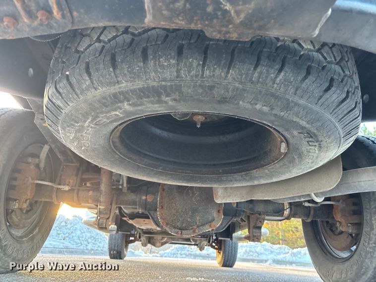 image for item OE9252 2008 Ford F250 Super Duty XL utility bed pickup truck