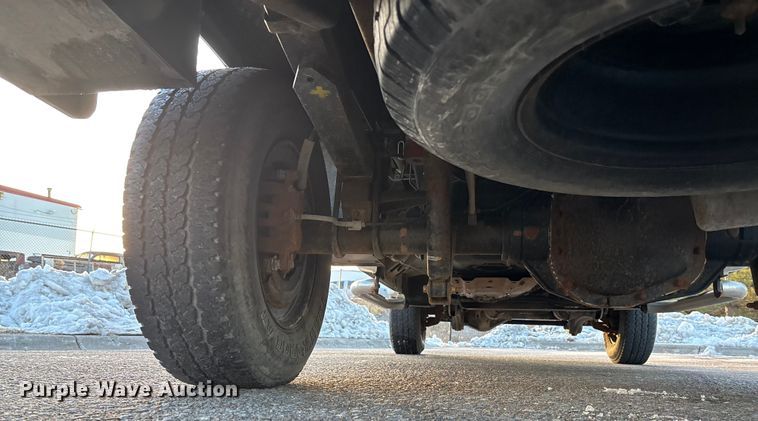 image for item OE9252 2008 Ford F250 Super Duty XL utility bed pickup truck