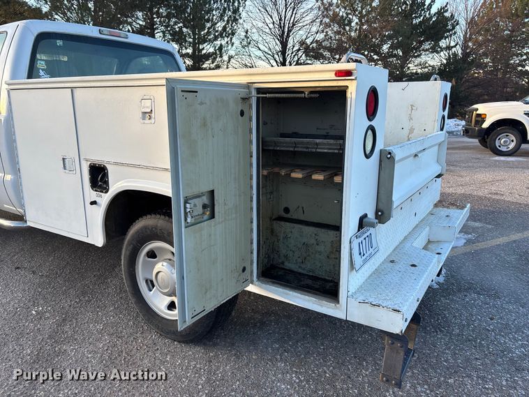 image for item OE9252 2008 Ford F250 Super Duty XL utility bed pickup truck